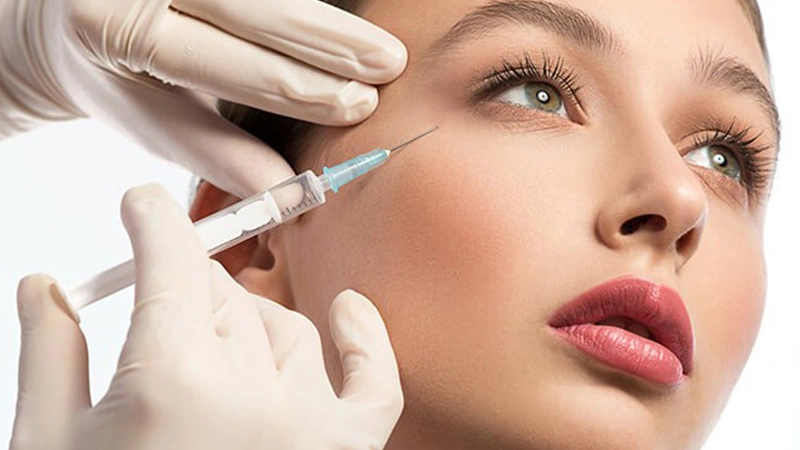 Göz çevresine yapılan botoks enjeksiyonu